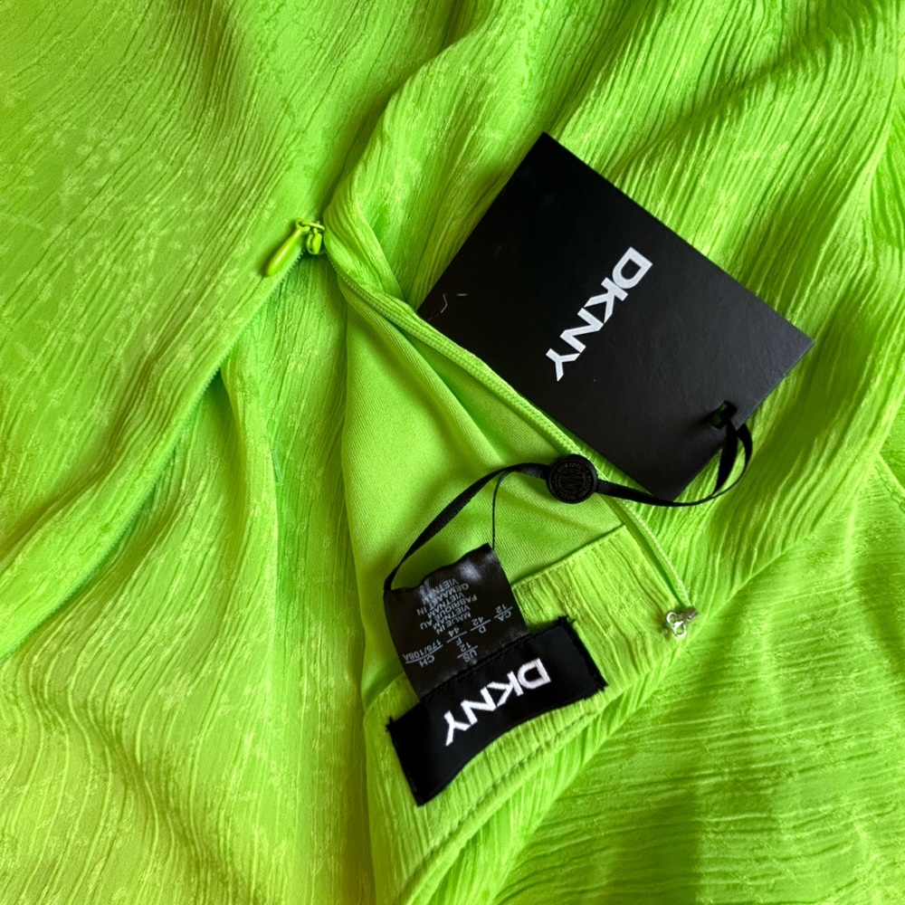 DKNY Women's Kelly Apple Green Ruffle Hem Dress with Belt Size 12 NWT $109 - Picture 3 of 4